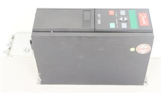 ik-industry/pd/danfoss-vlt2822pt4b20sbr1dbf00a00c1-pn-134g7013-tested-und-unused-ovp-59346-2.jpg