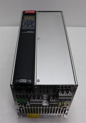 ik-industry/pd/danfoss-vlt6016ht4c20str3dlf00a00c0-400v-24a-173kva-175z7029-tested-neuwertig-70667-2.jpg