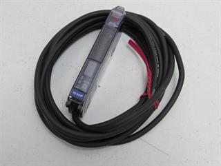 keyence-fs-v31p-digital-fiber-sensor-unused-73663-1.jpg