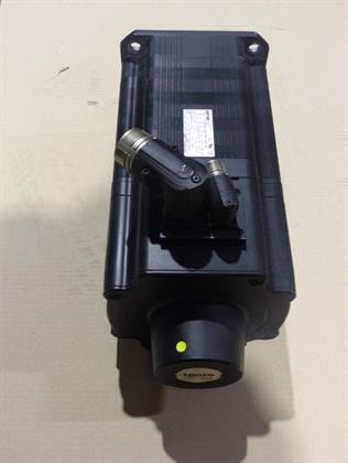 ik-industry/pd/lenze-servomotor-mcs-19p30-srmp2-a28n-st5s00n-r2su-10kw-tested-top-zustand-51505-4.jpg